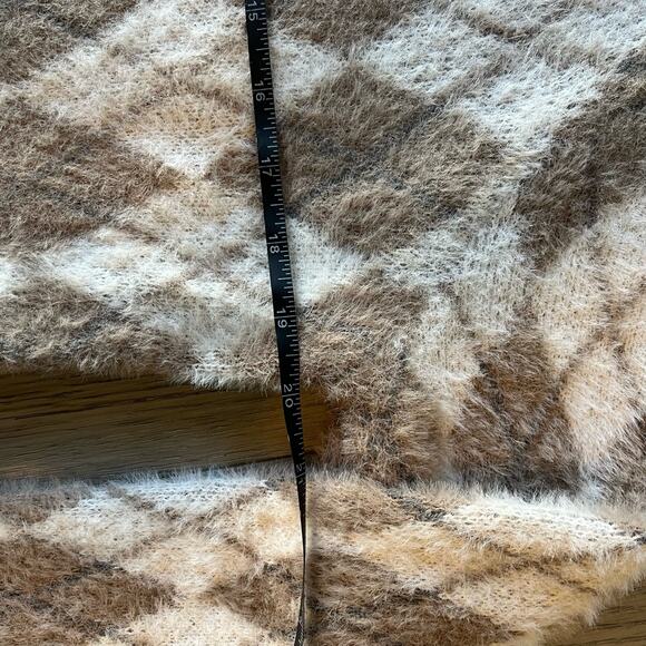 Argyle diamond fuzzy cropped oversized cardigan sweater - Picture 3 of 5